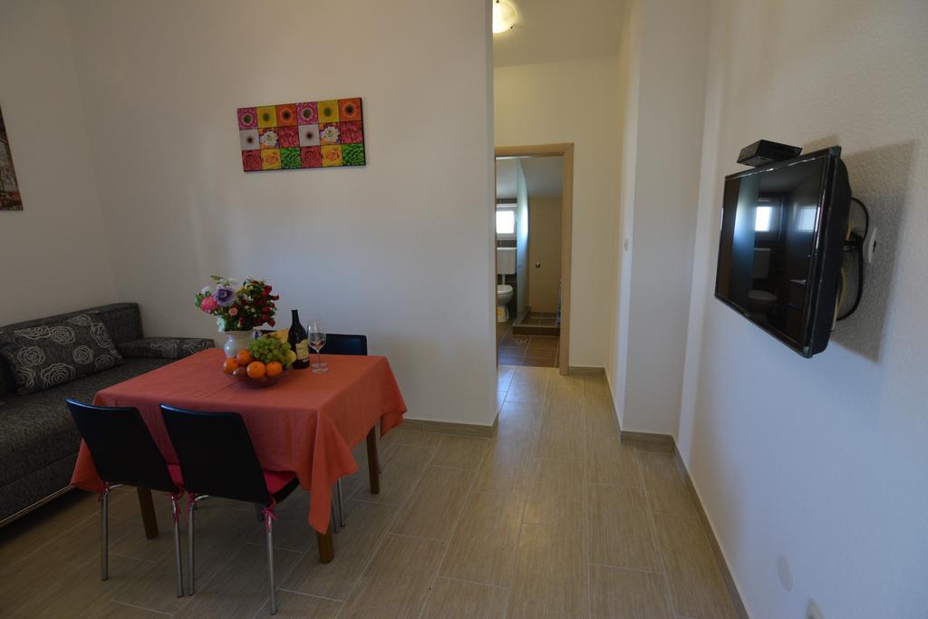 ביוגראד נה מורו Apartments Batarilo מראה חיצוני תמונה